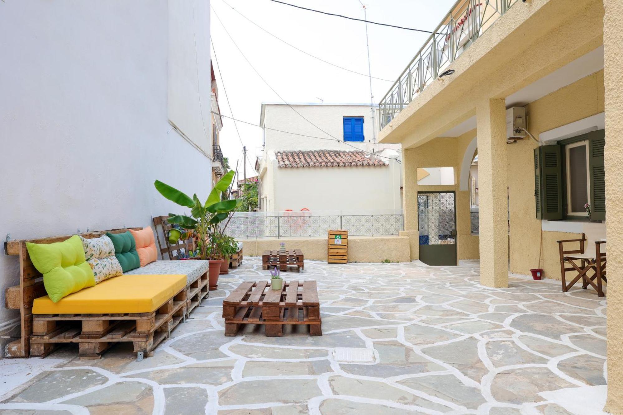 Apartament Feidiou 1, Vol I
